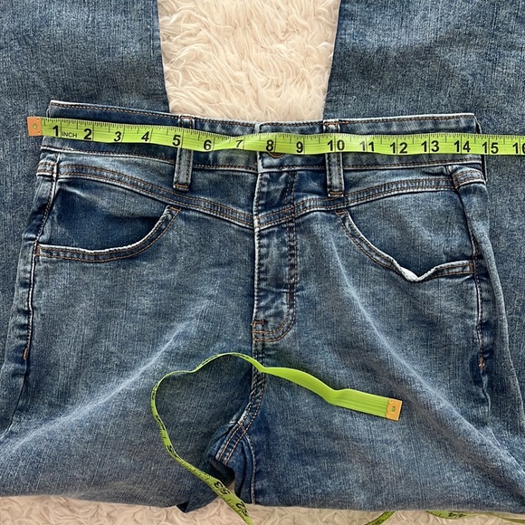 2/$25 SO High Rise Curvy Jeggings - Picture 7 of 11